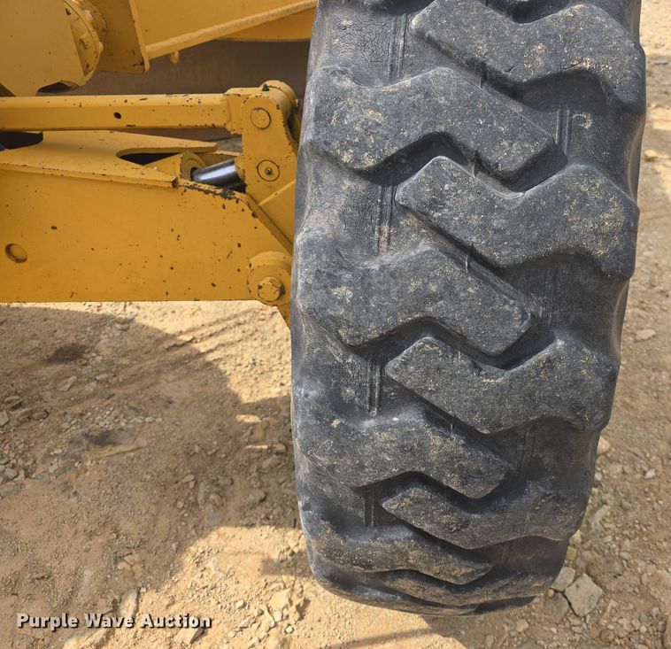 image for item EF3560 1994 John Deere 670B motor grader