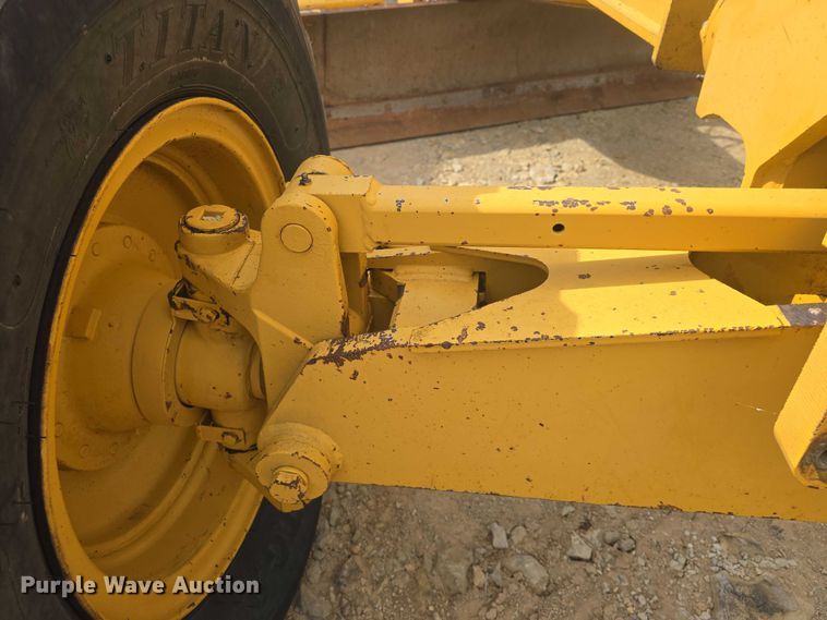 image for item EF3560 1994 John Deere 670B motor grader