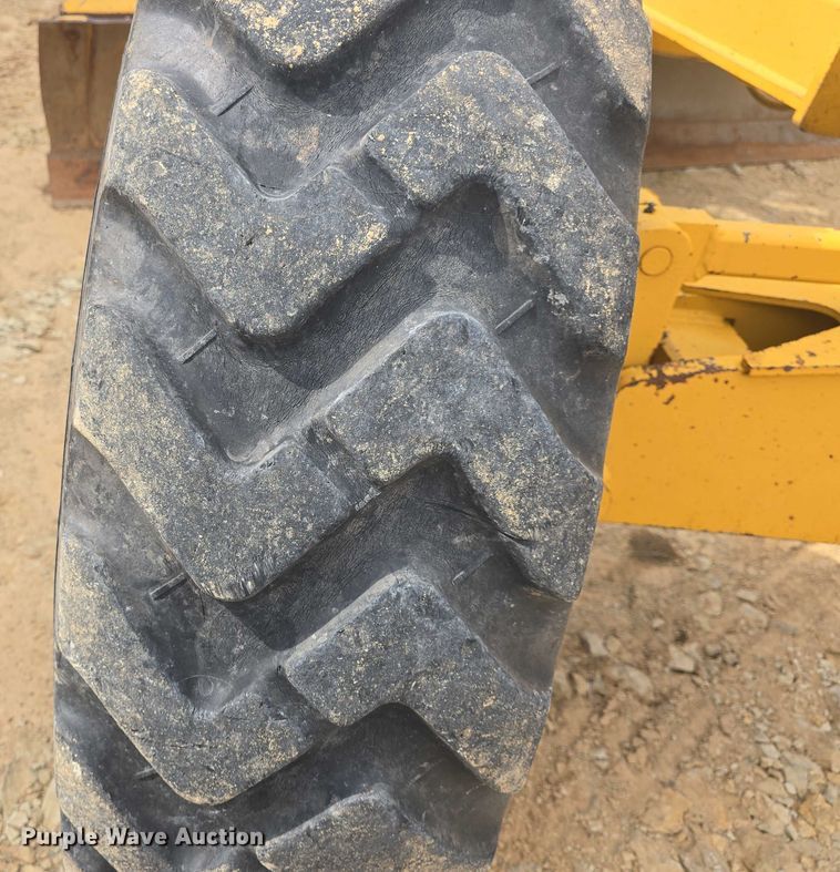 image for item EF3560 1994 John Deere 670B motor grader