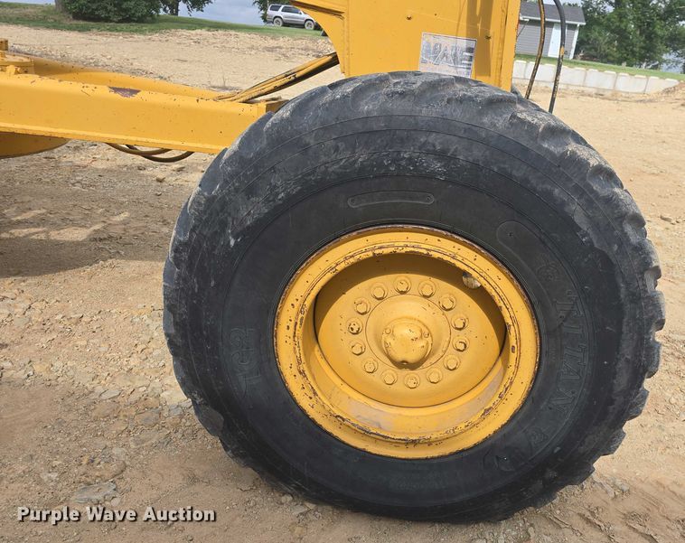 image for item EF3560 1994 John Deere 670B motor grader