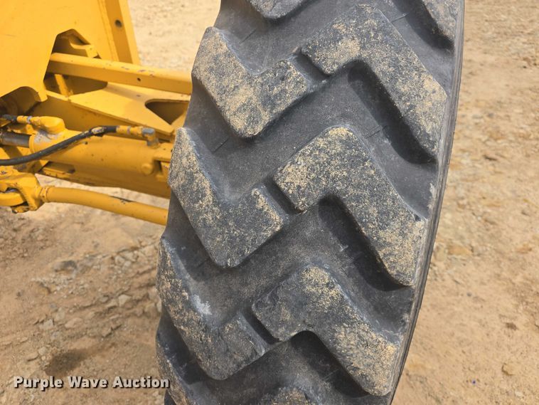 image for item EF3560 1994 John Deere 670B motor grader