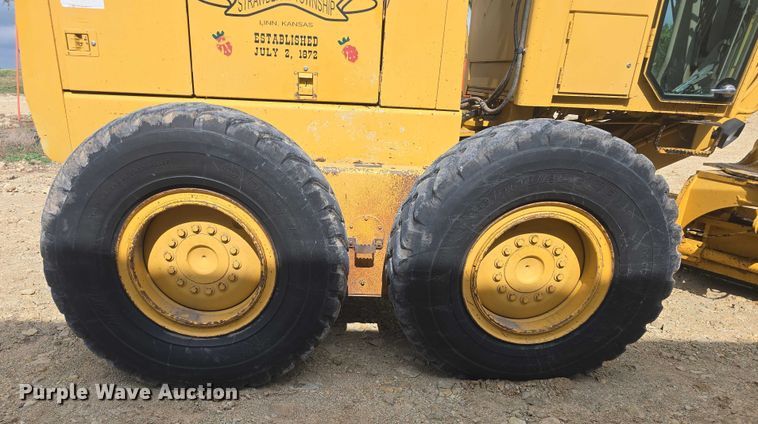 image for item EF3560 1994 John Deere 670B motor grader