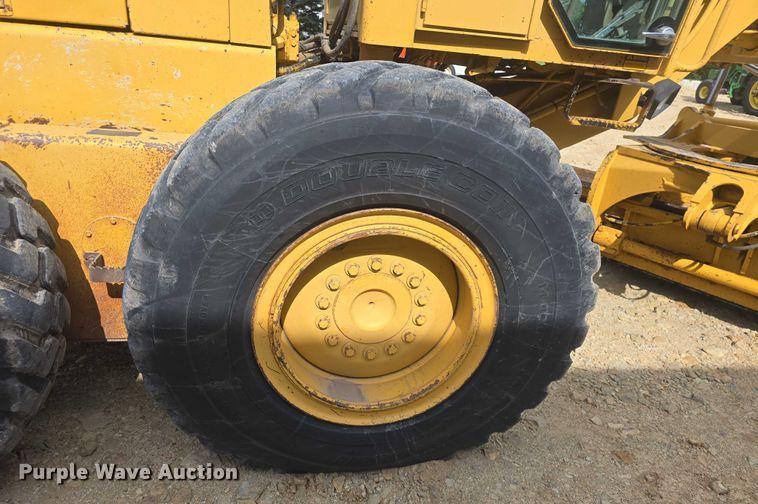 image for item EF3560 1994 John Deere 670B motor grader