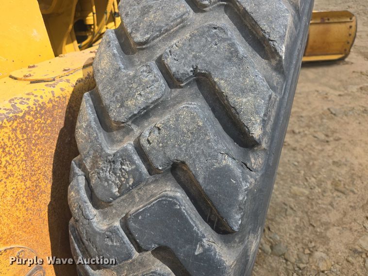 image for item EF3560 1994 John Deere 670B motor grader