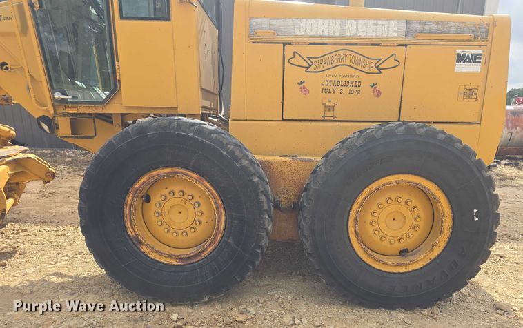 image for item EF3560 1994 John Deere 670B motor grader