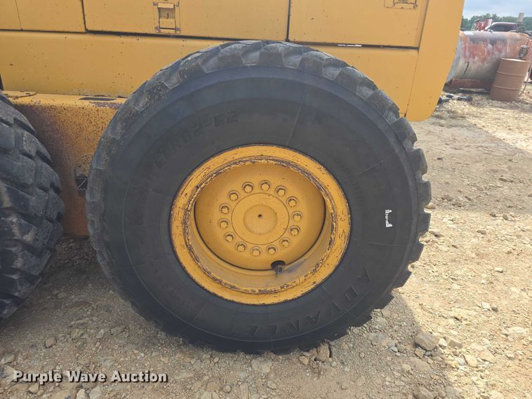 image for item EF3560 1994 John Deere 670B motor grader