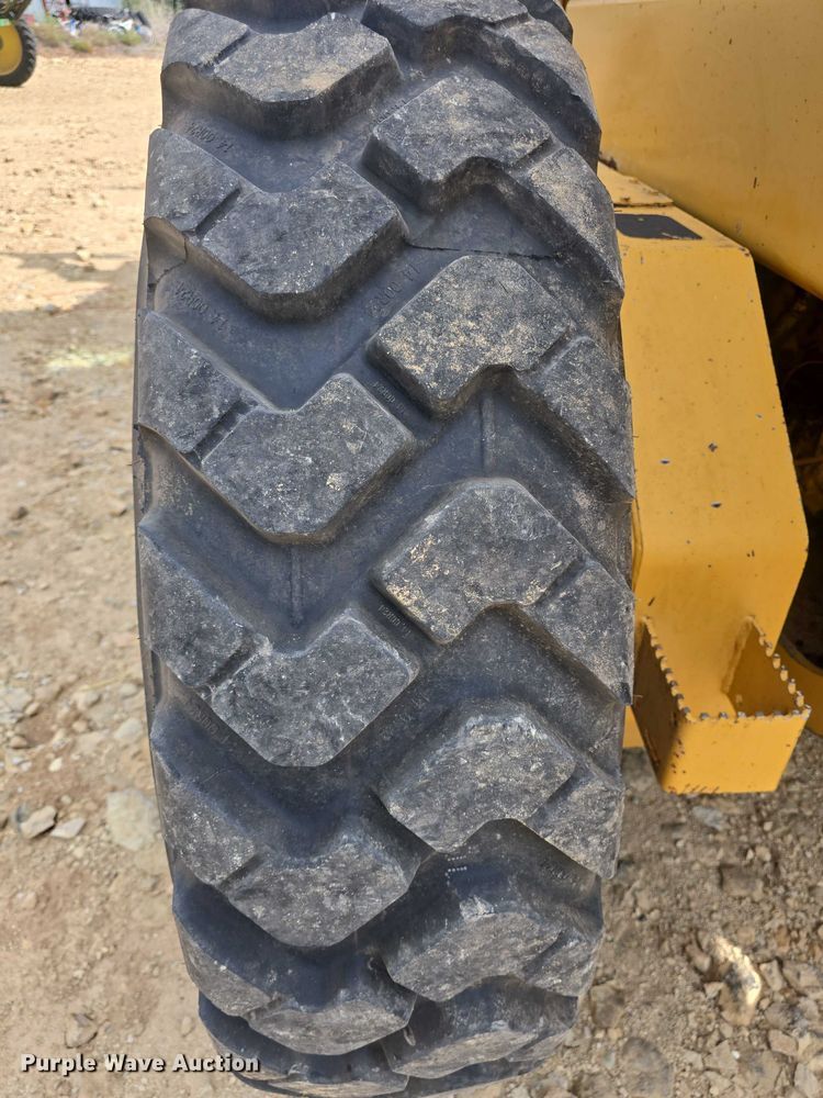 image for item EF3560 1994 John Deere 670B motor grader