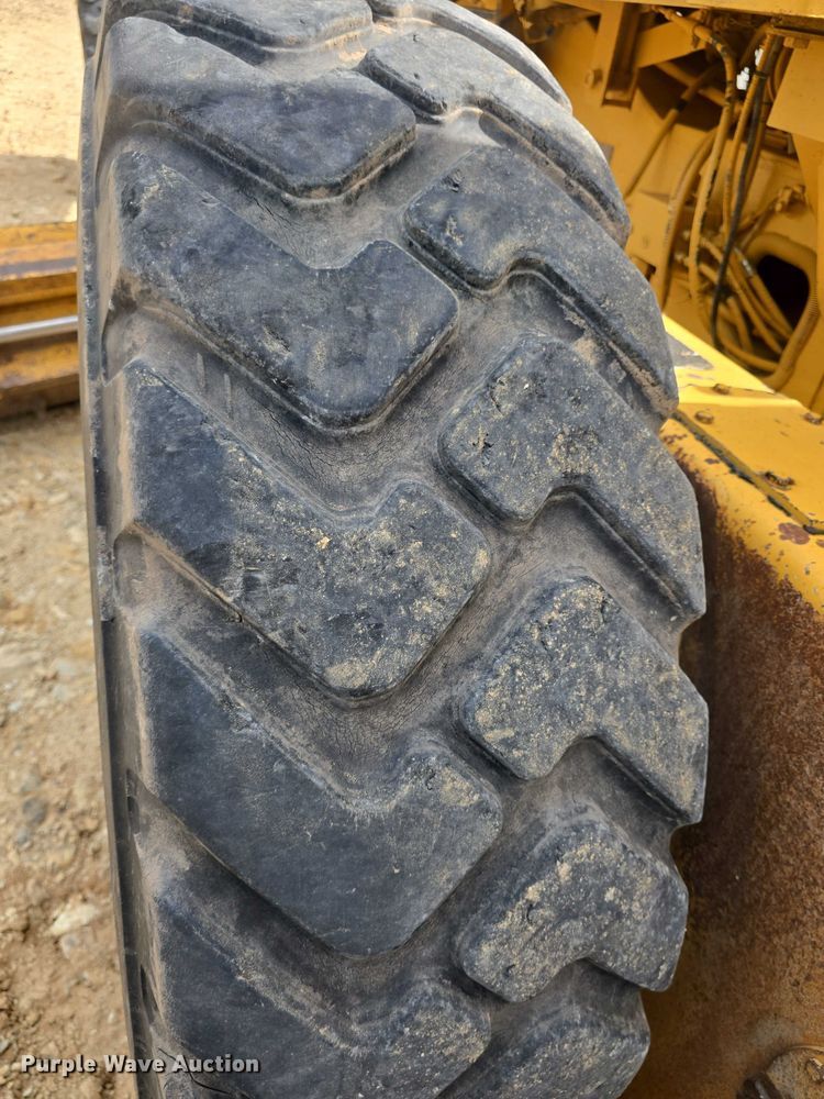 image for item EF3560 1994 John Deere 670B motor grader