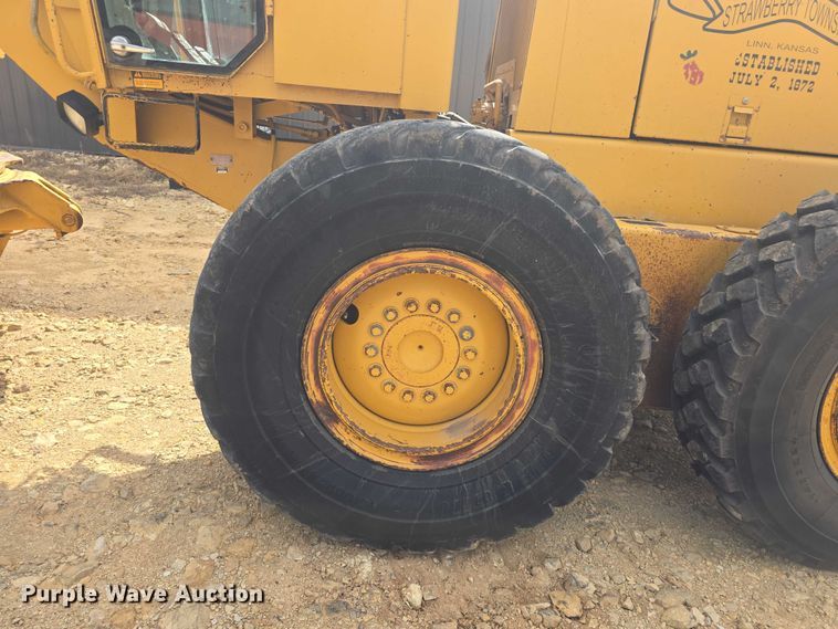 image for item EF3560 1994 John Deere 670B motor grader