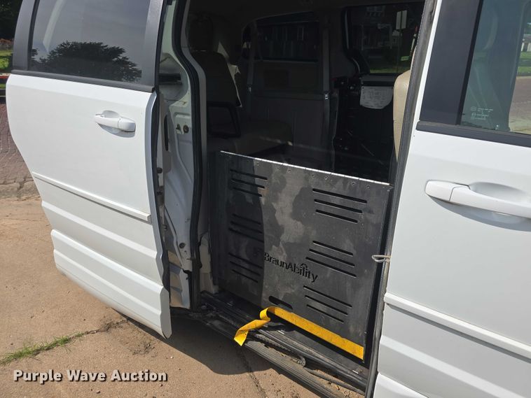 image for item EF3565 2015 Dodge Grand Caravan handicap accessible van