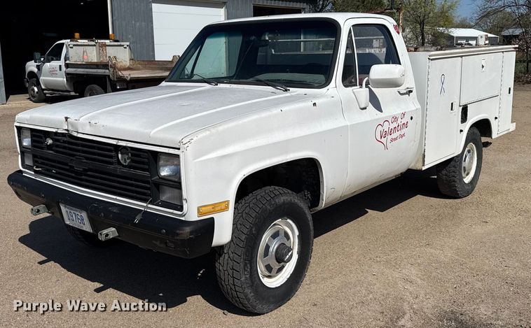 image for item EG6415 1985 Chevrolet D30 utility bed pickup truck