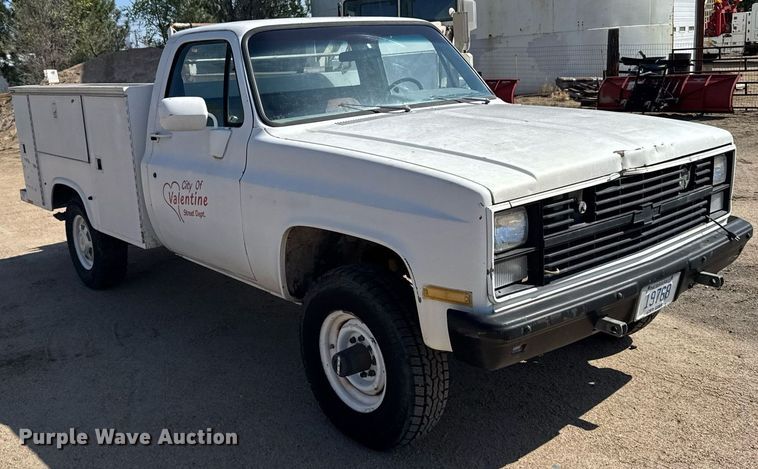 image for item EG6415 1985 Chevrolet D30 utility bed pickup truck