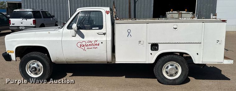 image for item EG6415 1985 Chevrolet D30 utility bed pickup truck