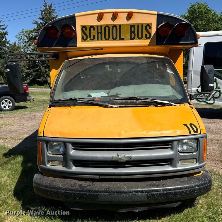 image for item EG6451 2000 Chevrolet Express 3500 school bus