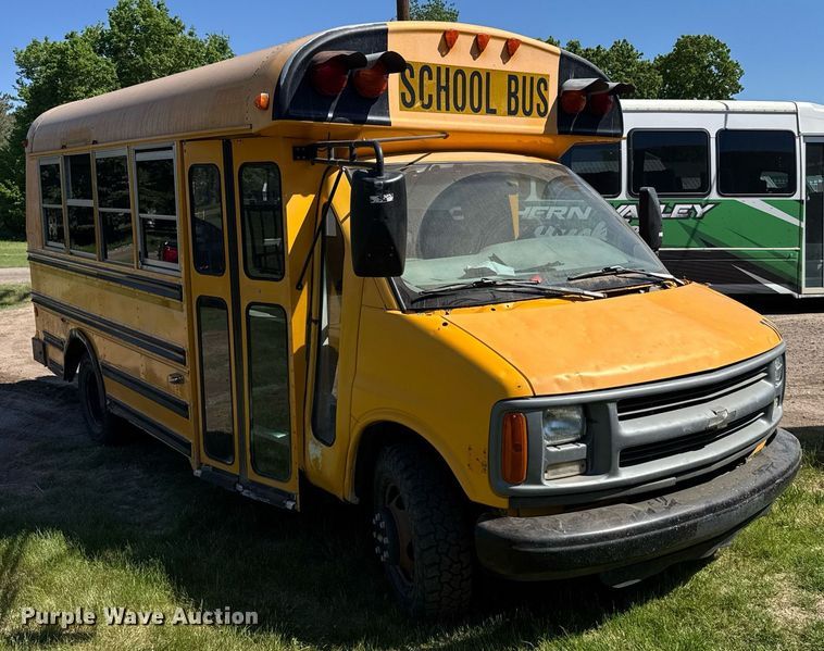 image for item EG6451 2000 Chevrolet Express 3500 school bus