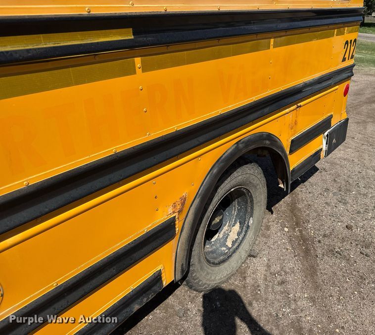 image for item EG6451 2000 Chevrolet Express 3500 school bus
