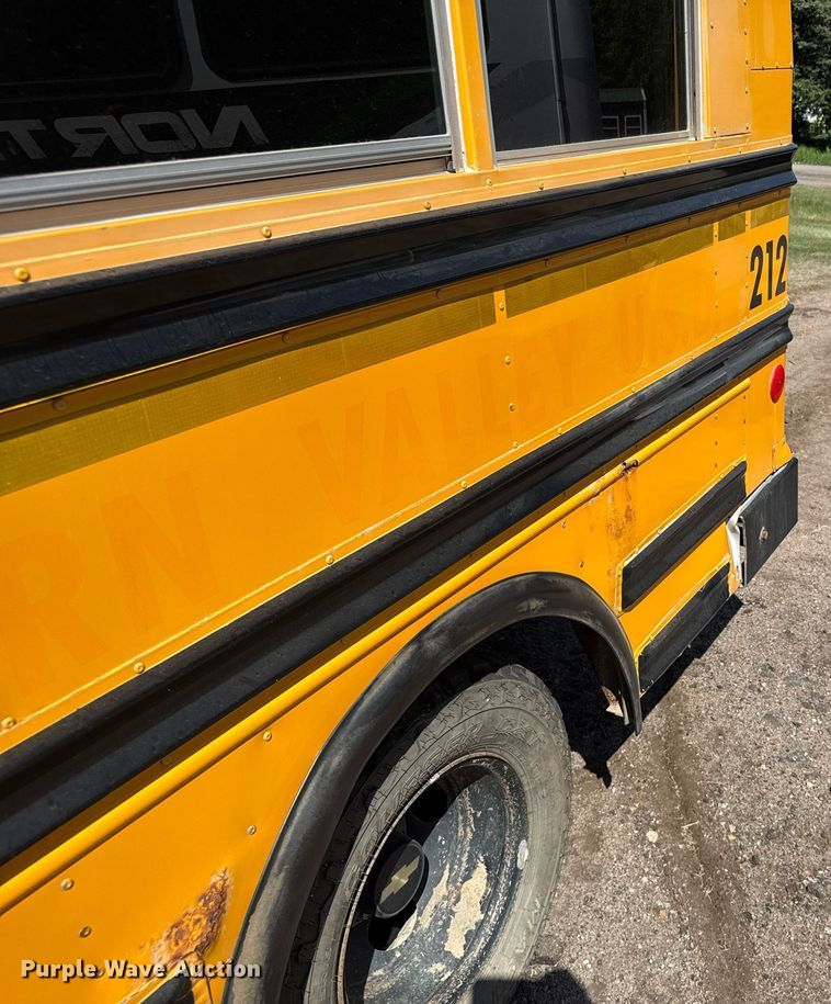 image for item EG6451 2000 Chevrolet Express 3500 school bus