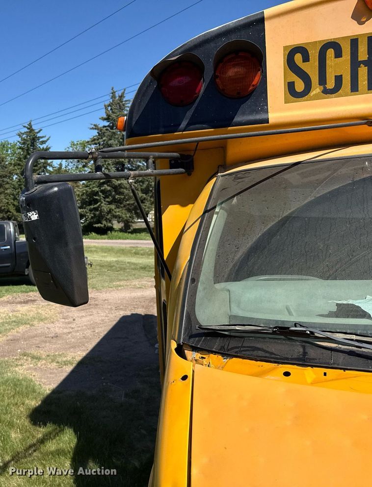 image for item EG6451 2000 Chevrolet Express 3500 school bus