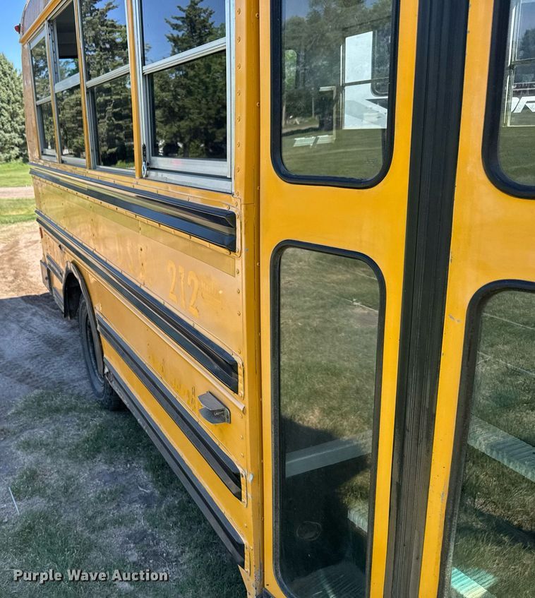 image for item EG6451 2000 Chevrolet Express 3500 school bus