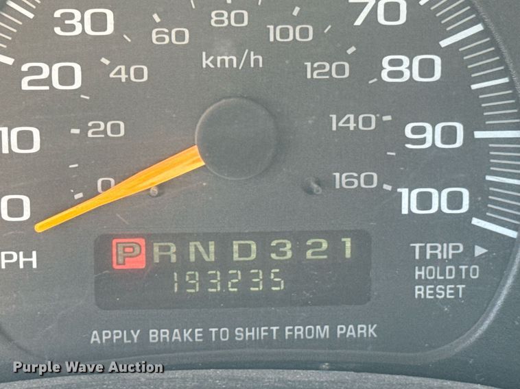 image for item EG6451 2000 Chevrolet Express 3500 school bus