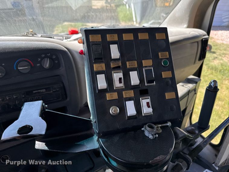 image for item EG6451 2000 Chevrolet Express 3500 school bus