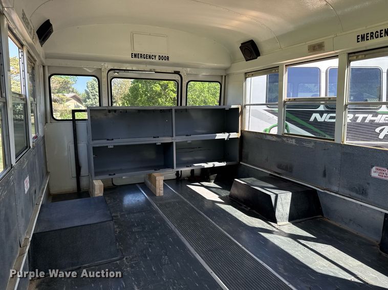 image for item EG6451 2000 Chevrolet Express 3500 school bus