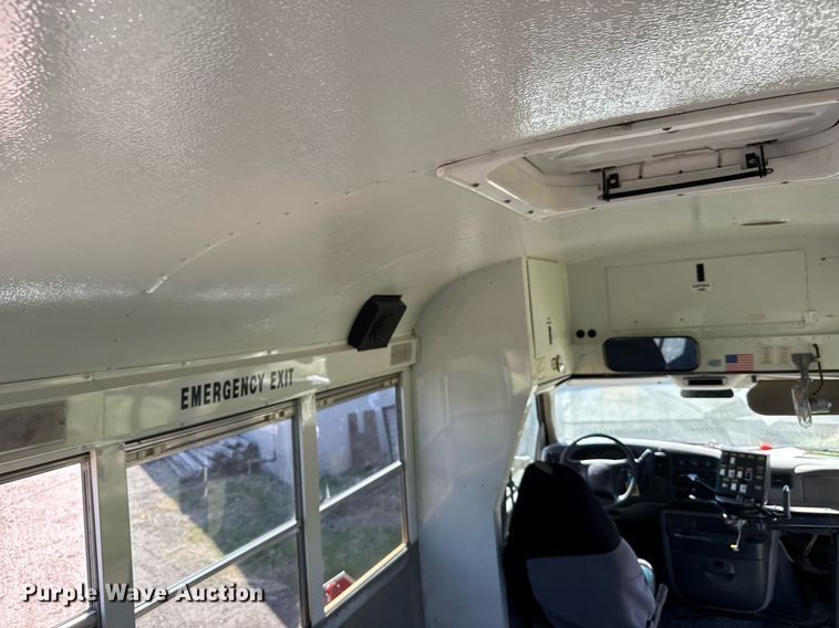image for item EG6451 2000 Chevrolet Express 3500 school bus