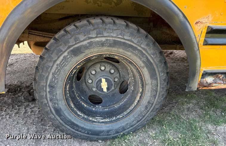 image for item EG6451 2000 Chevrolet Express 3500 school bus