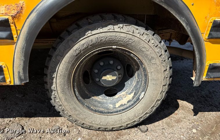 image for item EG6451 2000 Chevrolet Express 3500 school bus