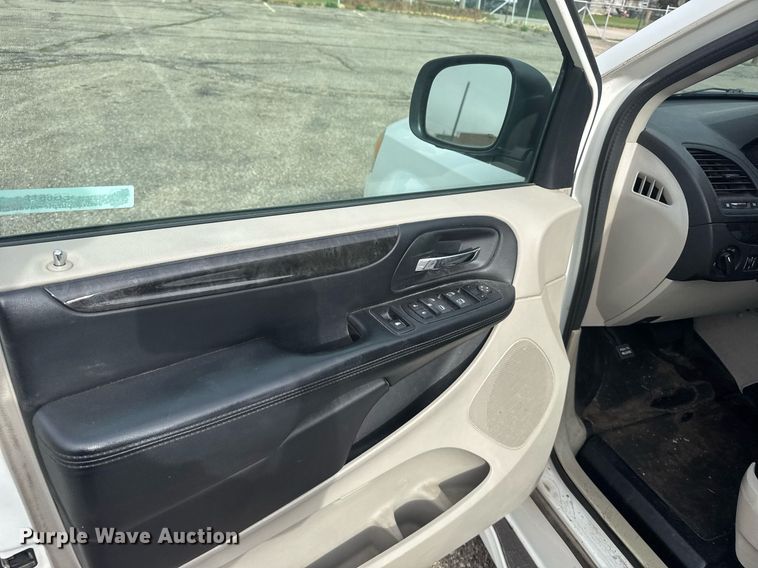 image for item EG6511 2012 Dodge Grand Caravan van