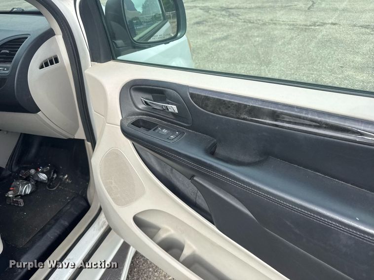 image for item EG6511 2012 Dodge Grand Caravan van