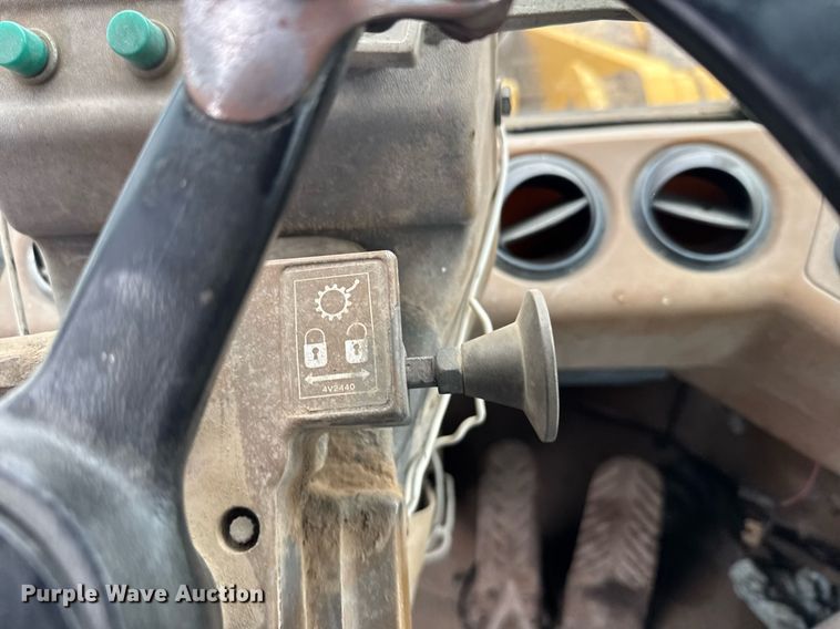 image for item EG6561 1990 Caterpillar 936E wheel loader