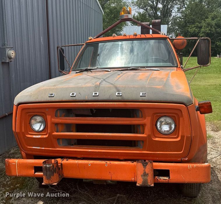 image for item EG6570 1977 Dodge D700 oil distributor truck