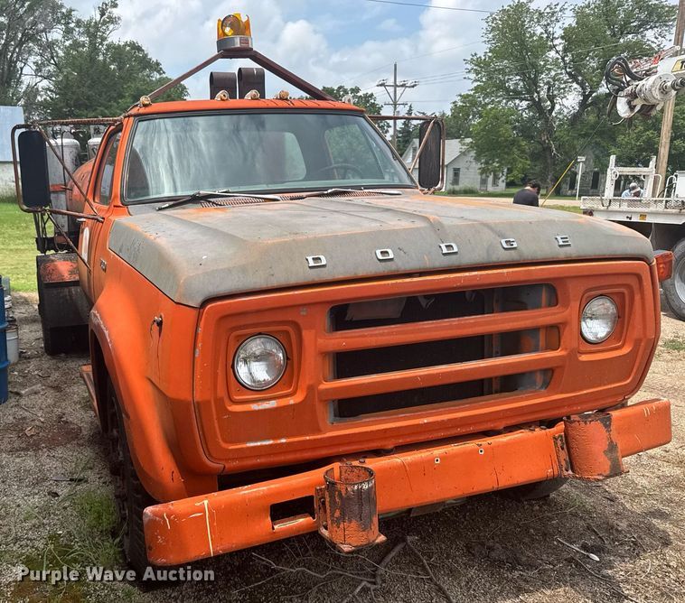 image for item EG6570 1977 Dodge D700 oil distributor truck