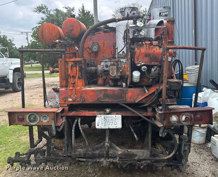 image for item EG6570 1977 Dodge D700 oil distributor truck