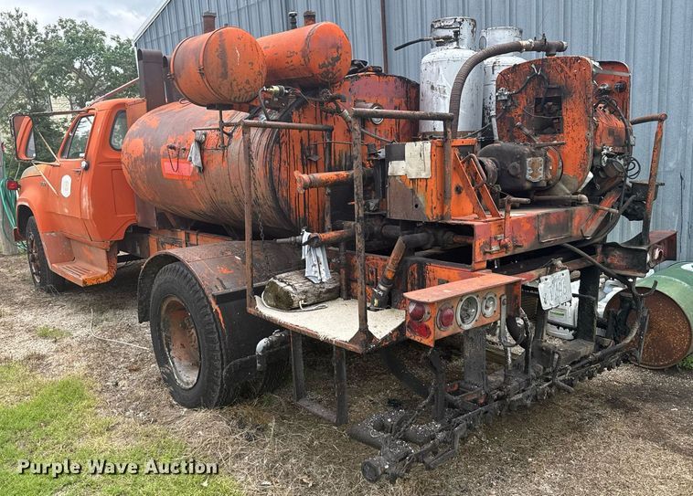 image for item EG6570 1977 Dodge D700 oil distributor truck