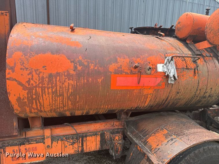 image for item EG6570 1977 Dodge D700 oil distributor truck