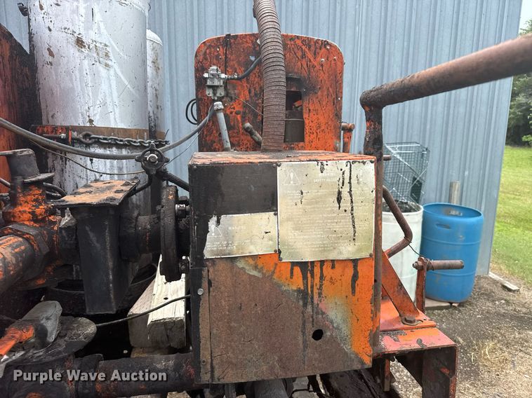 image for item EG6570 1977 Dodge D700 oil distributor truck