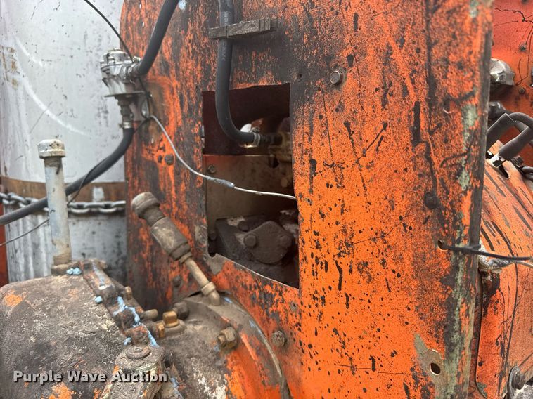 image for item EG6570 1977 Dodge D700 oil distributor truck