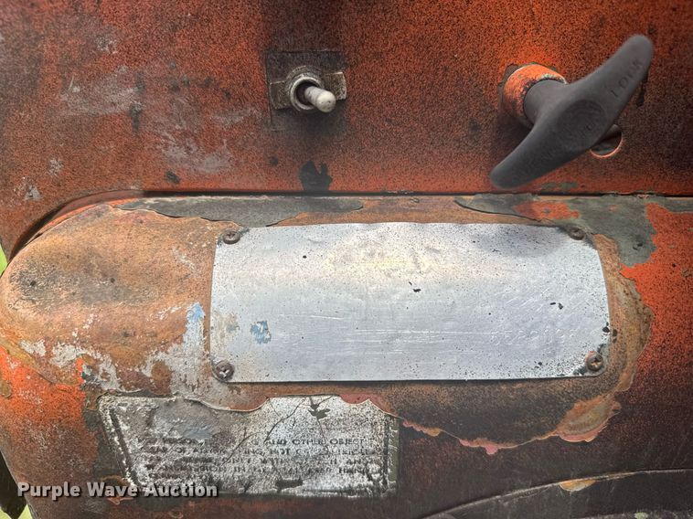 image for item EG6570 1977 Dodge D700 oil distributor truck