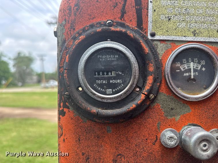 image for item EG6570 1977 Dodge D700 oil distributor truck