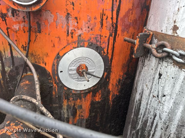 image for item EG6570 1977 Dodge D700 oil distributor truck