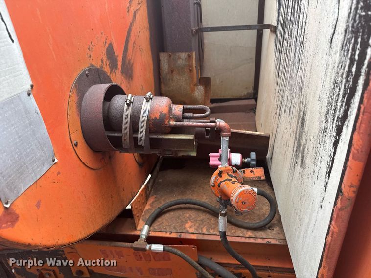 image for item EG6570 1977 Dodge D700 oil distributor truck