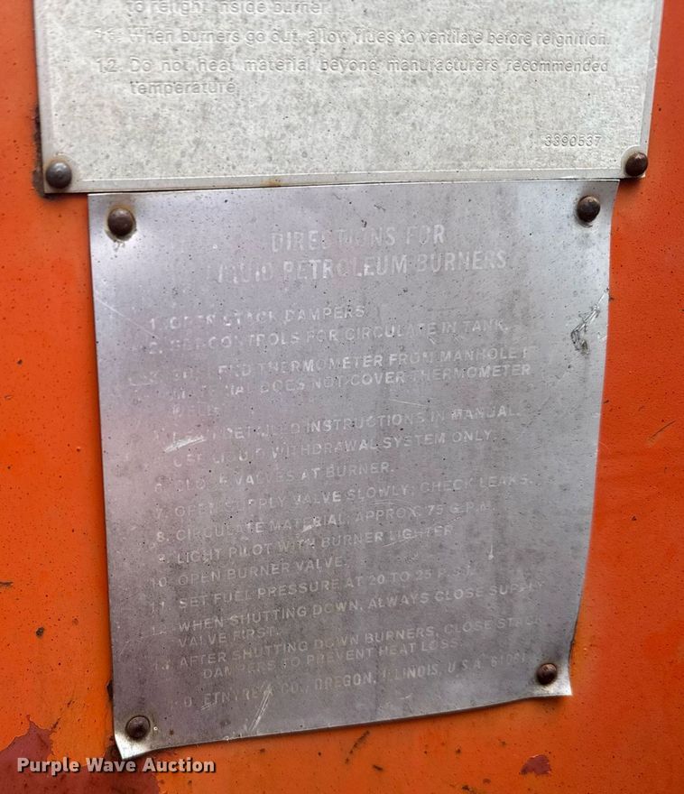 image for item EG6570 1977 Dodge D700 oil distributor truck