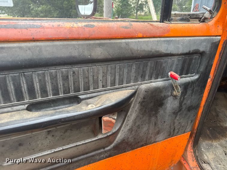 image for item EG6570 1977 Dodge D700 oil distributor truck