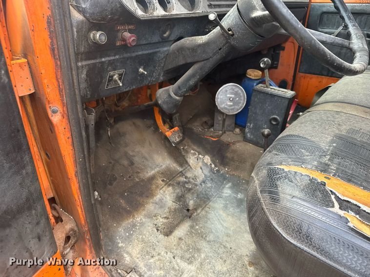 image for item EG6570 1977 Dodge D700 oil distributor truck