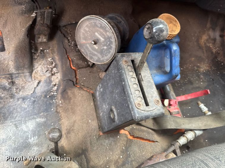 image for item EG6570 1977 Dodge D700 oil distributor truck