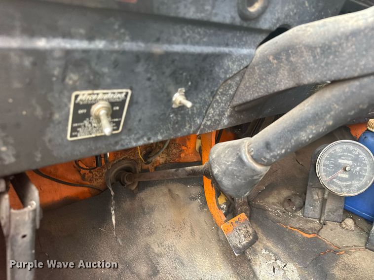 image for item EG6570 1977 Dodge D700 oil distributor truck