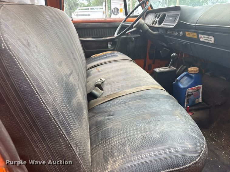 image for item EG6570 1977 Dodge D700 oil distributor truck