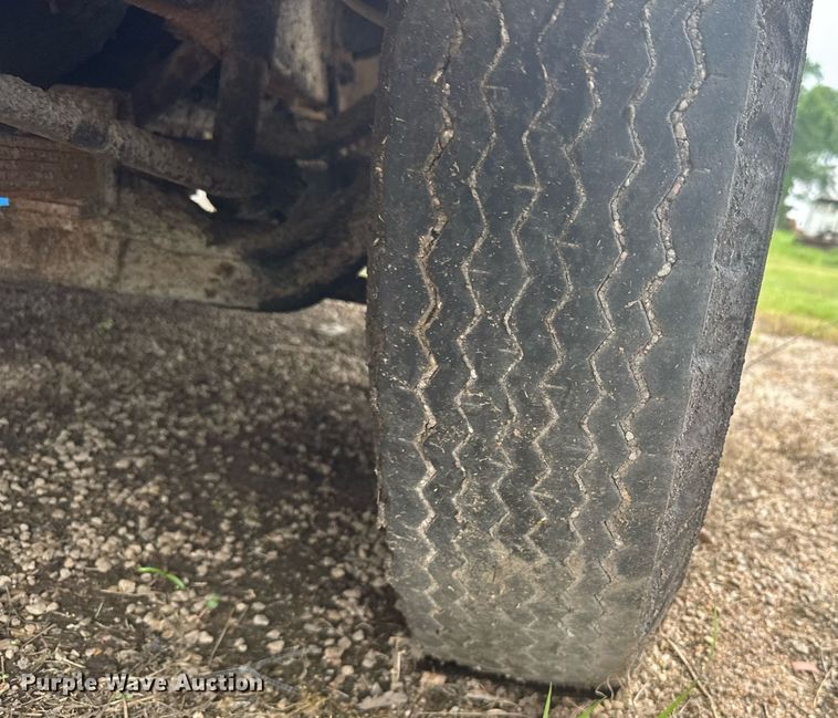 image for item EG6570 1977 Dodge D700 oil distributor truck